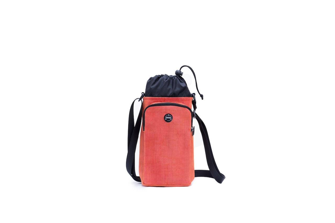 Smateria crossbody water bottle bag in Red